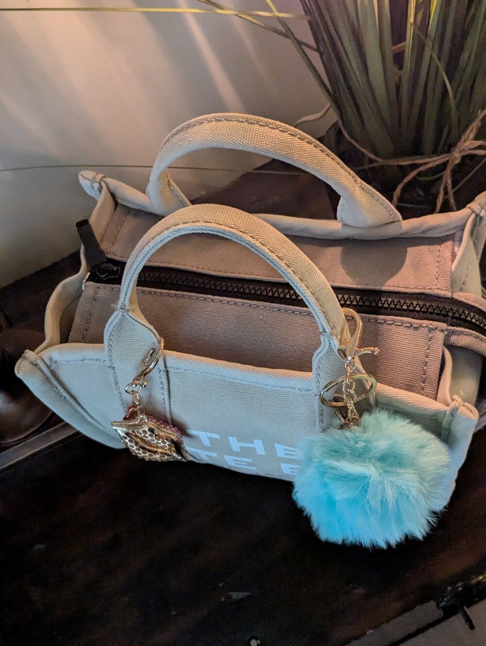 🩷🩵Marc Jacobs Tote - Picture 3 of 10